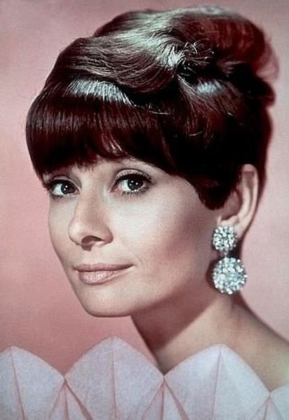 33-110 Audrey Hepburn publicity portrait for "My Fair Lady"