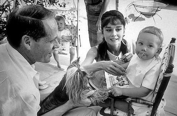 33-1133 Audrey Hepburn, Mel Ferrer, son Sean Ferrer, Jean Quigley, Dorothy Willoughby