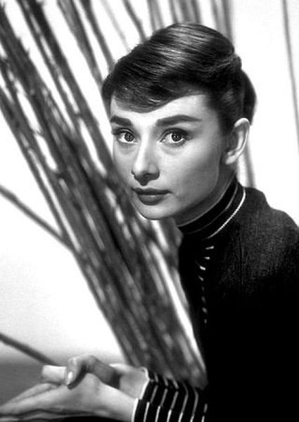 33-2290 Audrey Hepburn C. 1957
