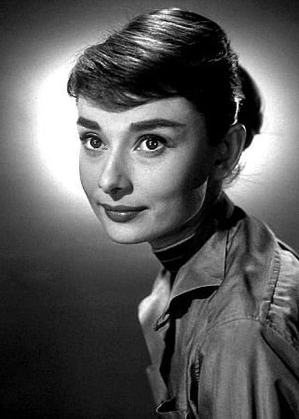 33-2291 Audrey Hepburn C. 1957