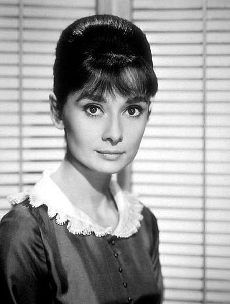 33-2305 Audrey Hepburn