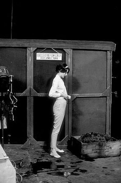 33-2319 Audrey Hepburn on location for "Green Mansions"