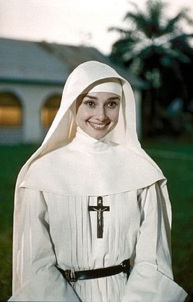 33-2344 Audrey Hepburn C. 1960