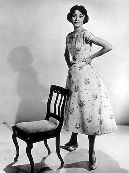 33-346 Audrey Hepburn C. 1957