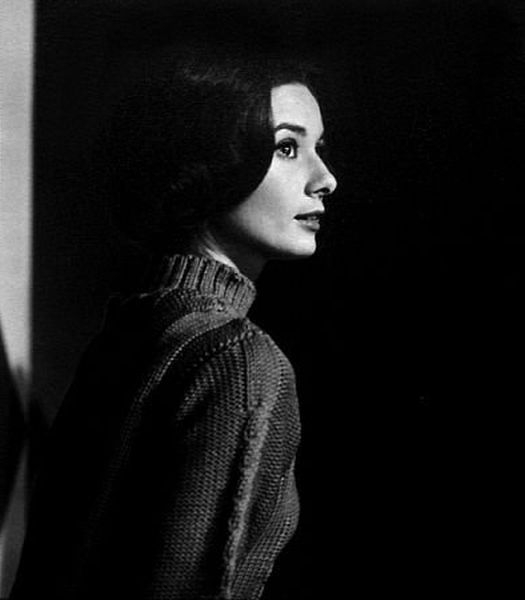 33-94 Audrey Hepburn at her dressing table