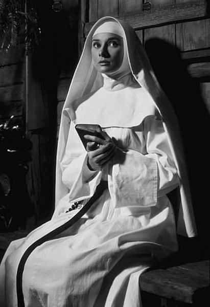 3623-104 "Nun's Story, The" Audrey Hepburn on the set