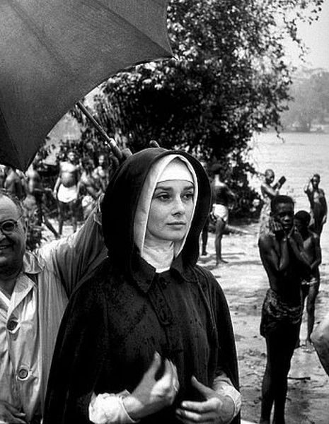 3623-107 "Nun's Story, The" Audrey Hepburn on the set