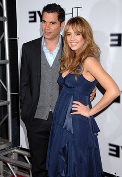 Jessica Alba and Cash Warren at event of The Eye