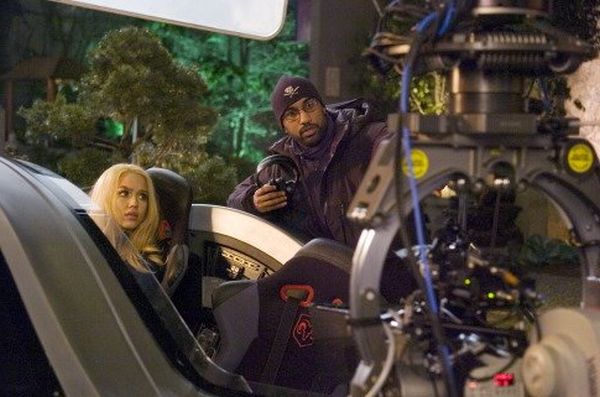 Jessica Alba and Tim Story in Fantastic 4: Rise of the Silver Surfer