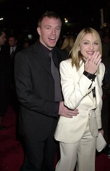 Madonna and Guy Ritchie at event of Snatch.