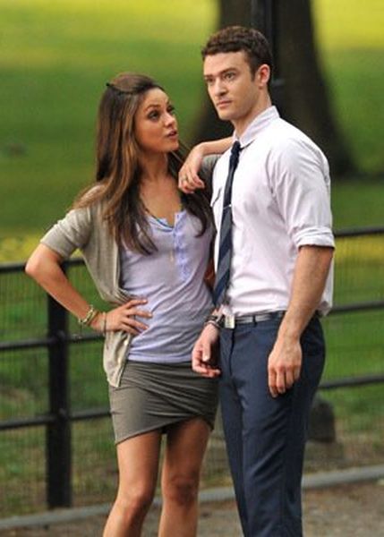 Mila Kunis and Justin Timberlake at event of Friends with Benefits