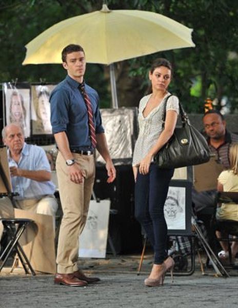 Mila Kunis and Justin Timberlake at event of Friends with Benefits