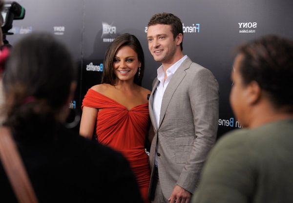 Mila Kunis and Justin Timberlake at event of Friends with Benefits