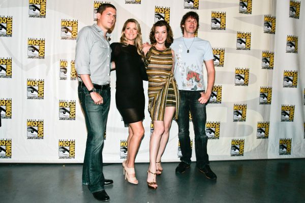 Milla Jovovich, Ali Larter, Paul W.S. Anderson and Wentworth Miller at event of Resident Evil: Afterlife
