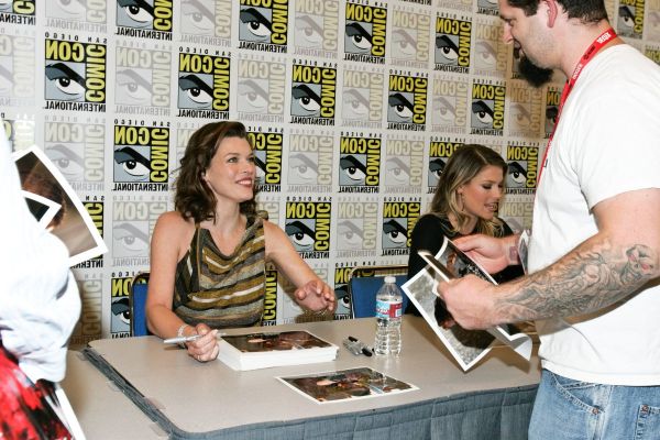 Milla Jovovich and Ali Larter at event of Resident Evil: Afterlife