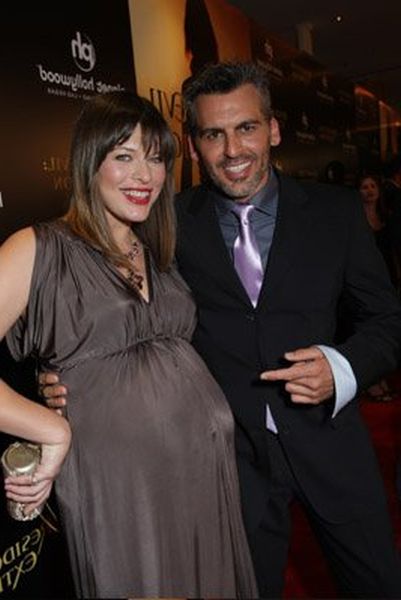 Milla Jovovich and Oded Fehr at event of Resident Evil: Extinction