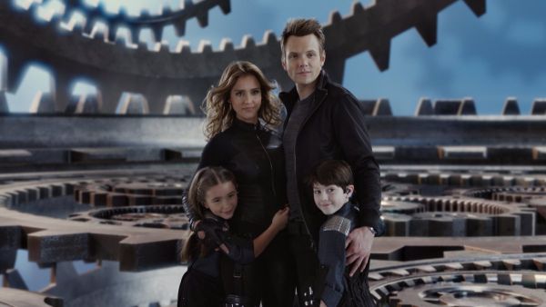 Still of Jessica Alba, Joel McHale, Mason Cook and Rowan Blanchard in Spy Kids: All the Time in the World in 4D