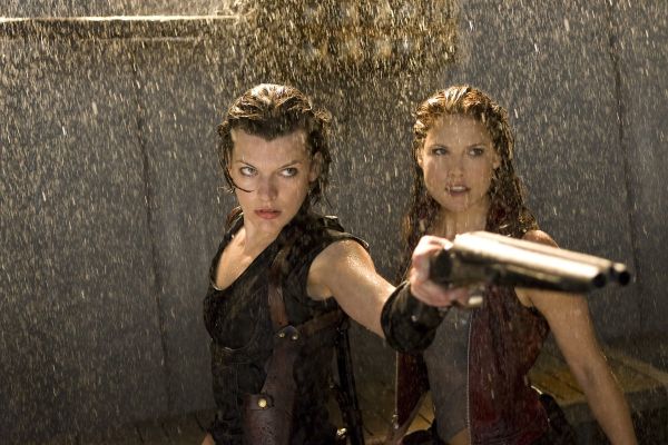 Still of Milla Jovovich and Ali Larter in Resident Evil: Afterlife