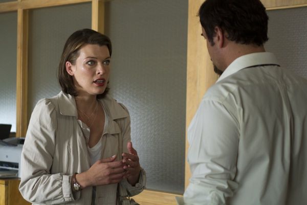 Still of Milla Jovovich in Faces in the Crowd