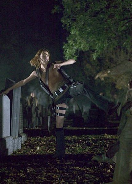 Still of Milla Jovovich in Resident Evil: Apocalypse