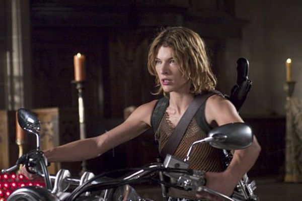 Still of Milla Jovovich in Resident Evil: Apocalypse