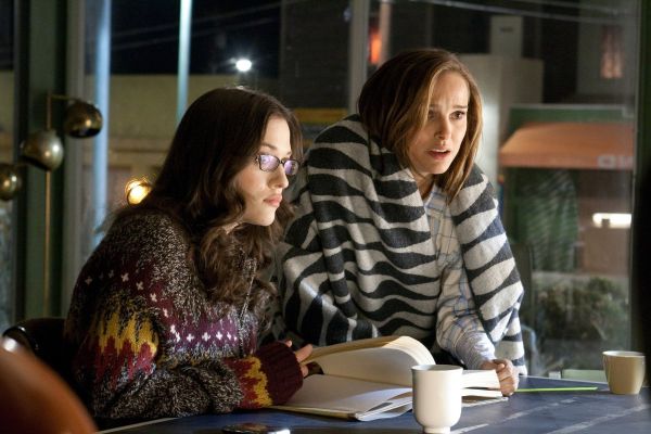 Still of Natalie Portman and Kat Dennings in Thor