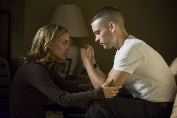 Still of Natalie Portman and Tobey Maguire in Brothers
