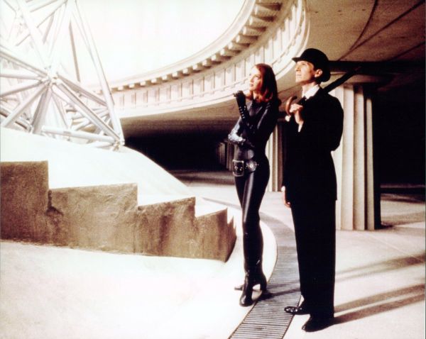 Still of Ralph Fiennes and Uma Thurman in The Avengers