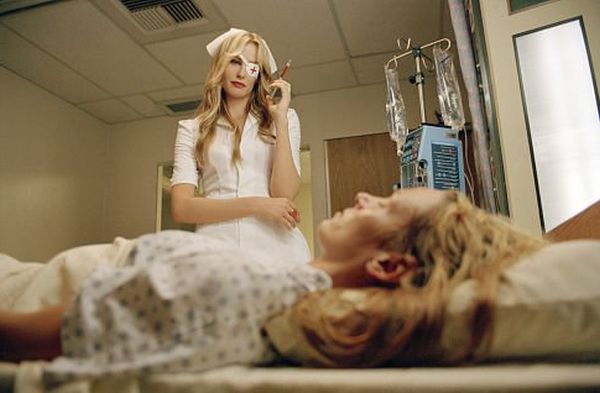 Still of Uma Thurman and Daryl Hannah in Kill Bill: Vol. 1