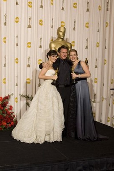 Academy Award winners Kate Winslet, left, Sean Penn, center and Penelope Cruz, right,  pose backstage for the press with the OscarÂ¨ at the 81st Annual Academy AwardsÂ¨ from the Kodak Theatre, in Hollywood, CA Sunday, February 22, 2009