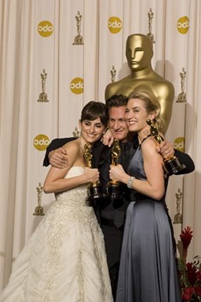 Academy Award winners Kate Winslet, left, Sean Penn, center and Penelope Cruz, right,  pose backstage for the press with the OscarÂ¨ at the 81st Annual Academy AwardsÂ¨ from the Kodak Theatre, in Hollywood, CA Sunday, February 22, 2009