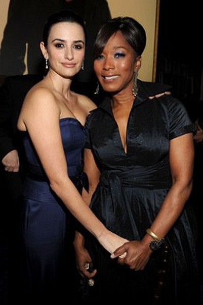 Angela Bassett and Penélope Cruz