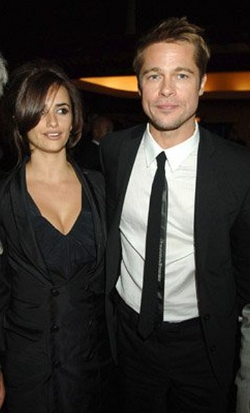 Brad Pitt and Penélope Cruz