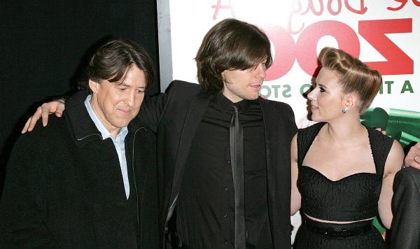 Cameron Crowe, Patrick Fugit and Scarlett Johansson at event of We Bought a Zoo