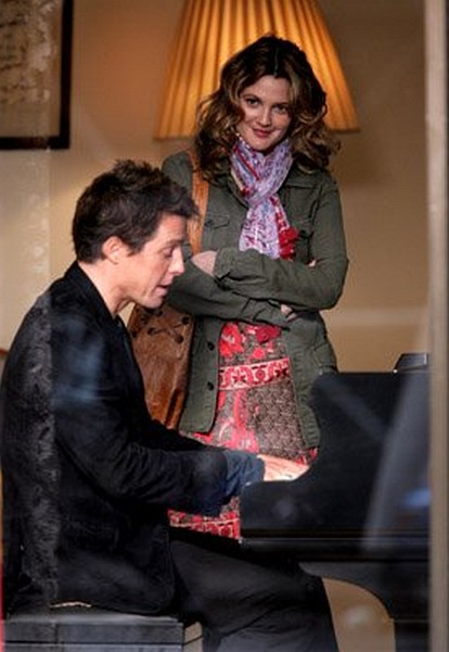 Drew Barrymore and Hugh Grant at event of Music and Lyrics
