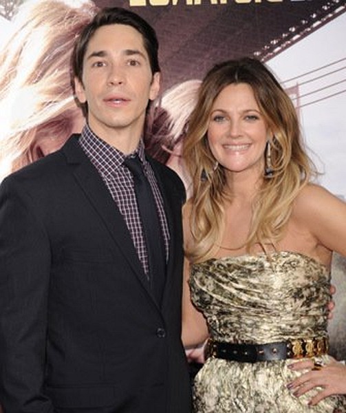 Drew Barrymore and Justin Long at event of Going the Distance