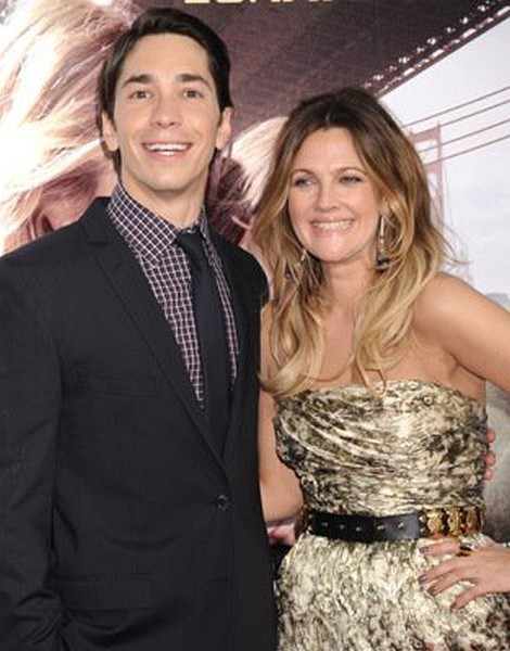Drew Barrymore and Justin Long at event of Going the Distance