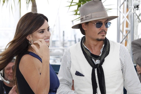 Johnny Depp and Penélope Cruz at event of Pirates of the Caribbean: On Stranger Tides