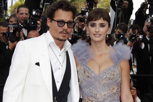 Johnny Depp and Penélope Cruz at event of Pirates of the Caribbean: On Stranger Tides