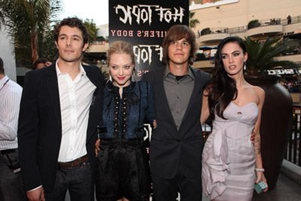 Megan Fox, Amanda Seyfried and Johnny Simmons at event of Jennifer's Body