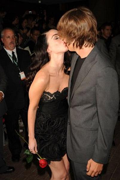 Megan Fox and Johnny Simmons at event of Jennifer's Body