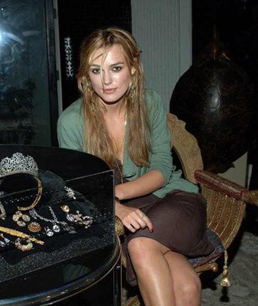 Mena Suvari and Keira Knightley at event of Domino