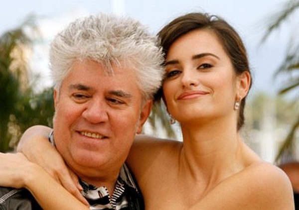 Pedro Almodóvar and Penélope Cruz at event of Broken Embraces