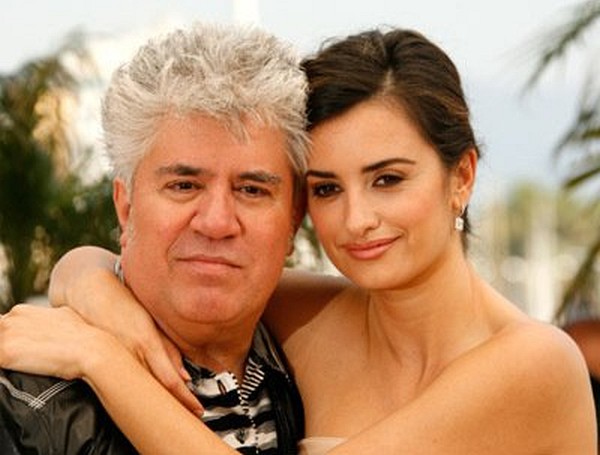 Pedro Almodóvar and Penélope Cruz at event of Broken Embraces