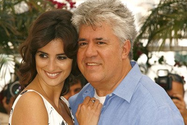 Pedro Almodóvar and Penélope Cruz at event of Volver