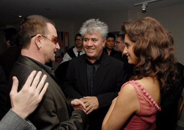 Pedro Almodóvar, Penélope Cruz and Bono at event of Volver