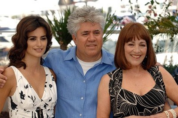 Pedro Almodóvar, Penélope Cruz and Carmen Maura at event of Volver