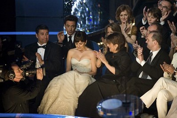 PenÃlope Cruz accepts the OscarÃÂ¨ for Actress in a Supporting Role for her role in "Vicky Cristina Barcelona" (The Weinstein Company) during the live ABC Telecast of the 81st Annual Academy AwardsÃÂ¨ from the Kodak Theatre in Hollywood, CA Sunday, February 22, 2009.