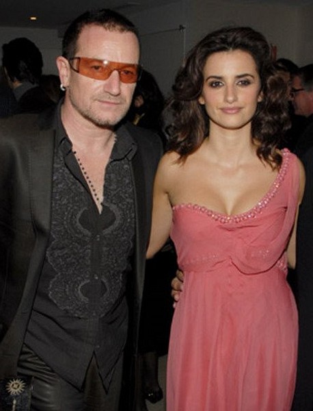 Penélope Cruz and Bono at event of Volver