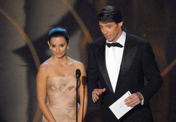 Penélope Cruz and Hugh Jackman at event of The 79th Annual Academy Awards